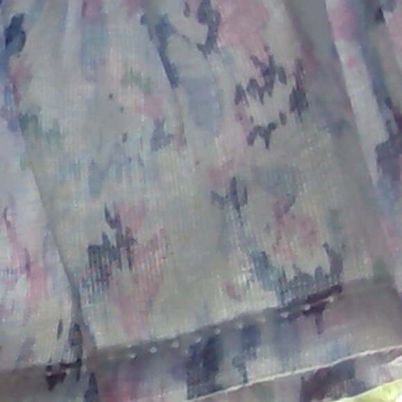 Brand New Heartloom Printed Smocked Top With Puff Sleeves - Picture 11 of 13